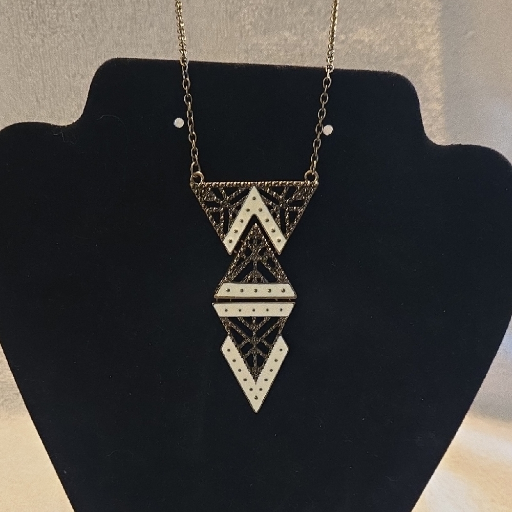 31" Geometric Black and White Necklace